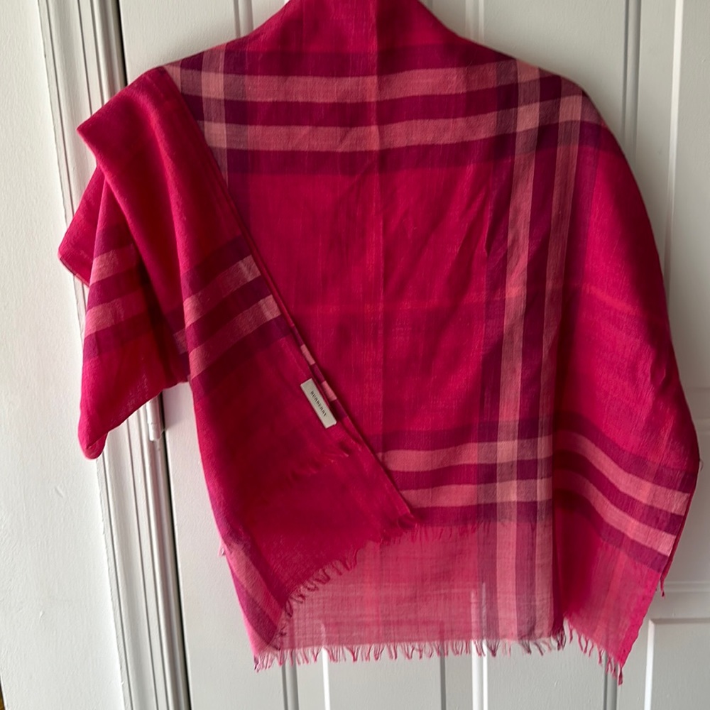 Burberry lightweight check wool silk scarf pink